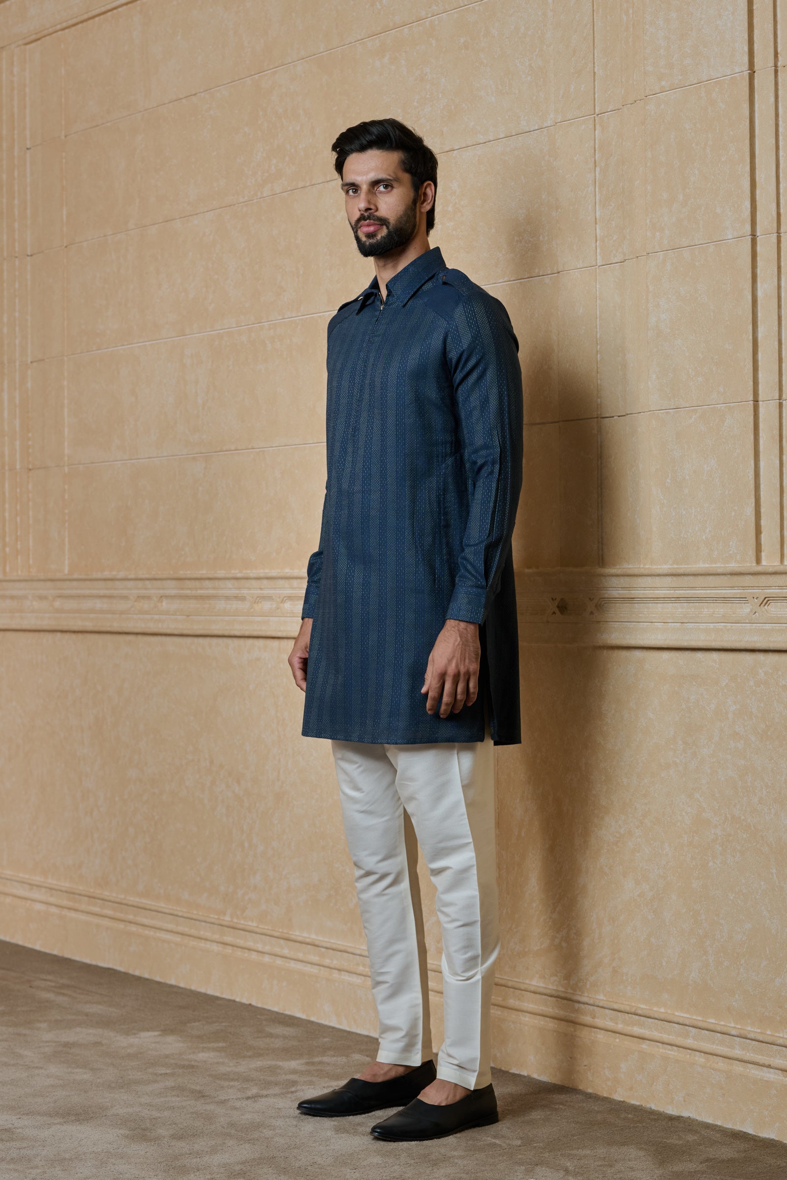 Stylised Kurta with Zipper Placket