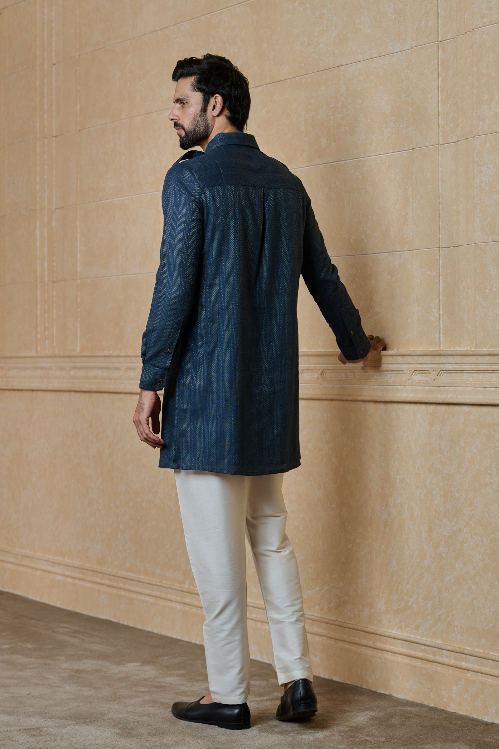 Stylised Kurta with Zipper Placket