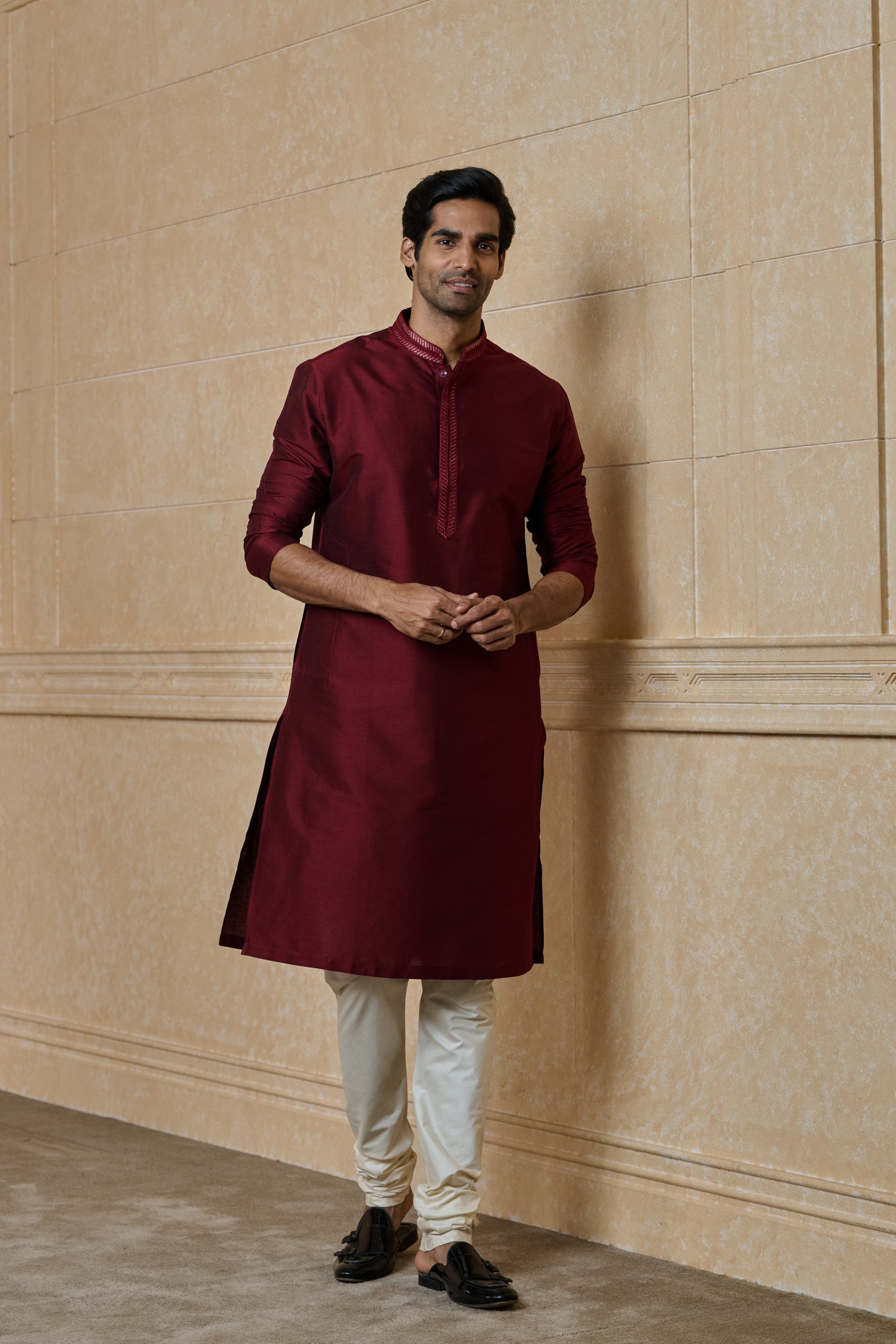 Kurta With Collar And Placket Embroidery
