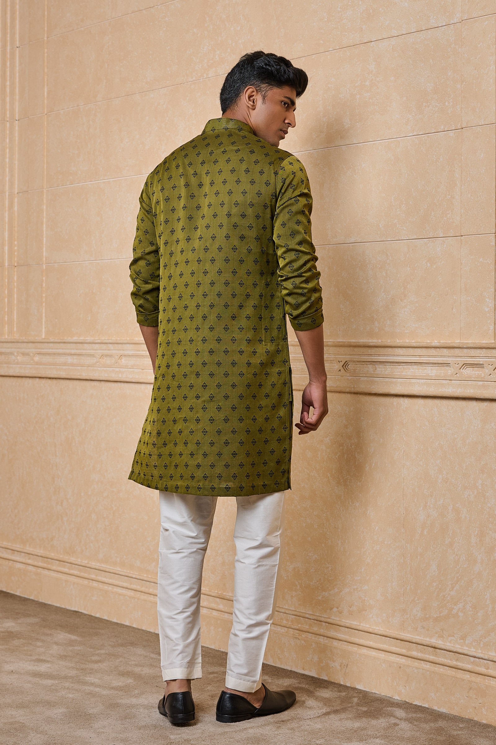 Green Jacquard Kurta Set With Top Stitch Detailing