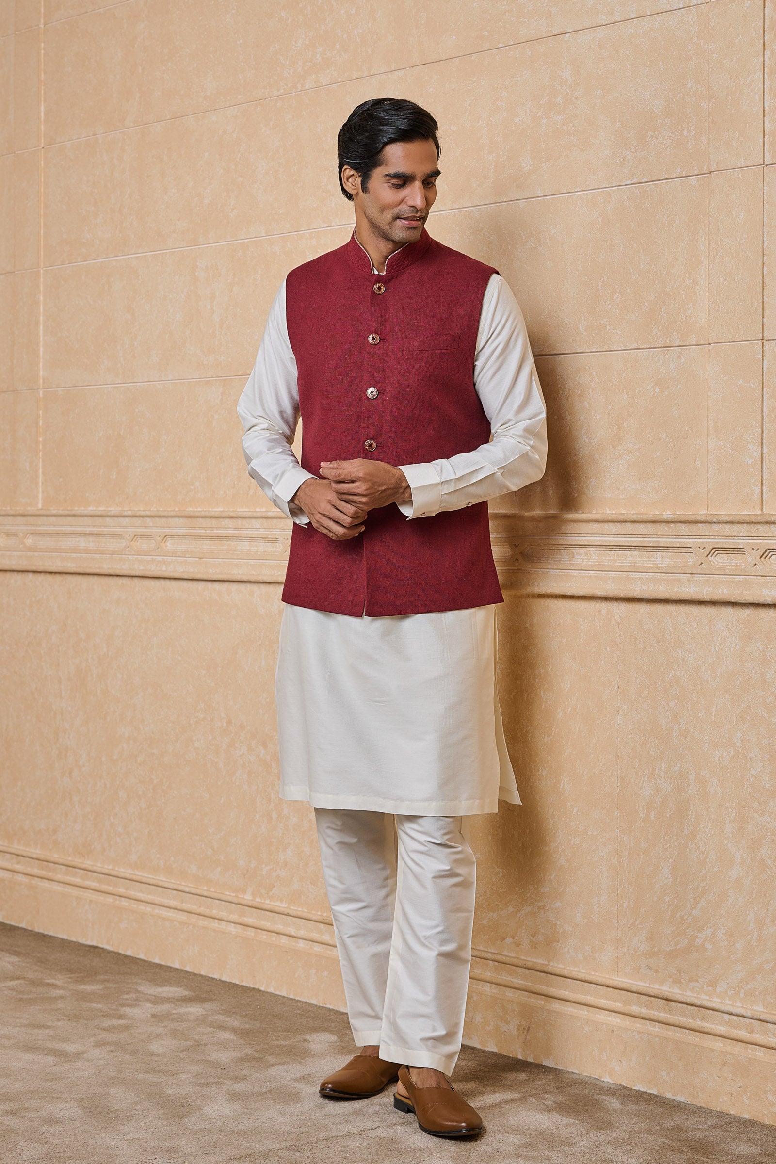 Maroon Linen Bundi with Collar Detailing