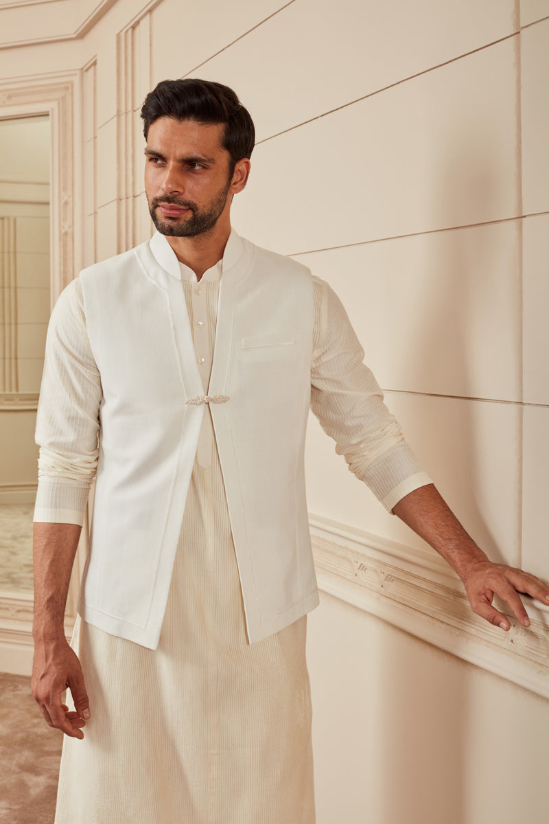 White Cotton Bundi With Single Frogging Button