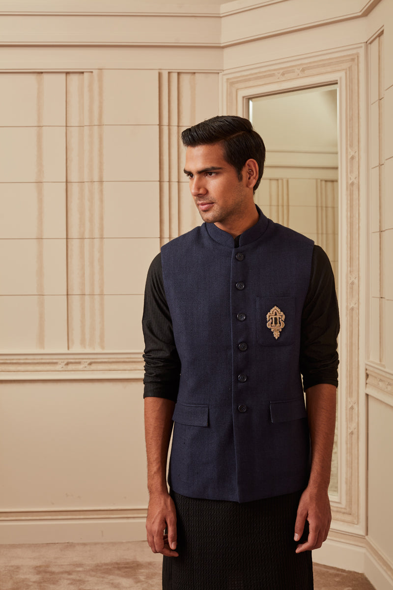 Navy Bundi With Zardozi Embroidered Crest