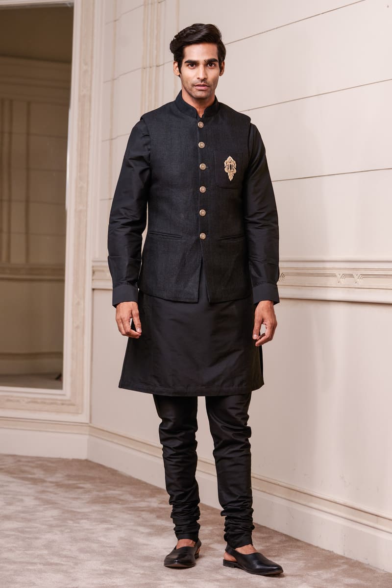 Black Bundi With Zardozi Embroidered Crest