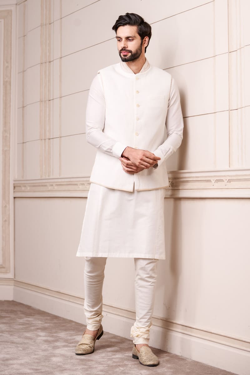 Classic Ivory Textured Bundi With Embroidered Collar