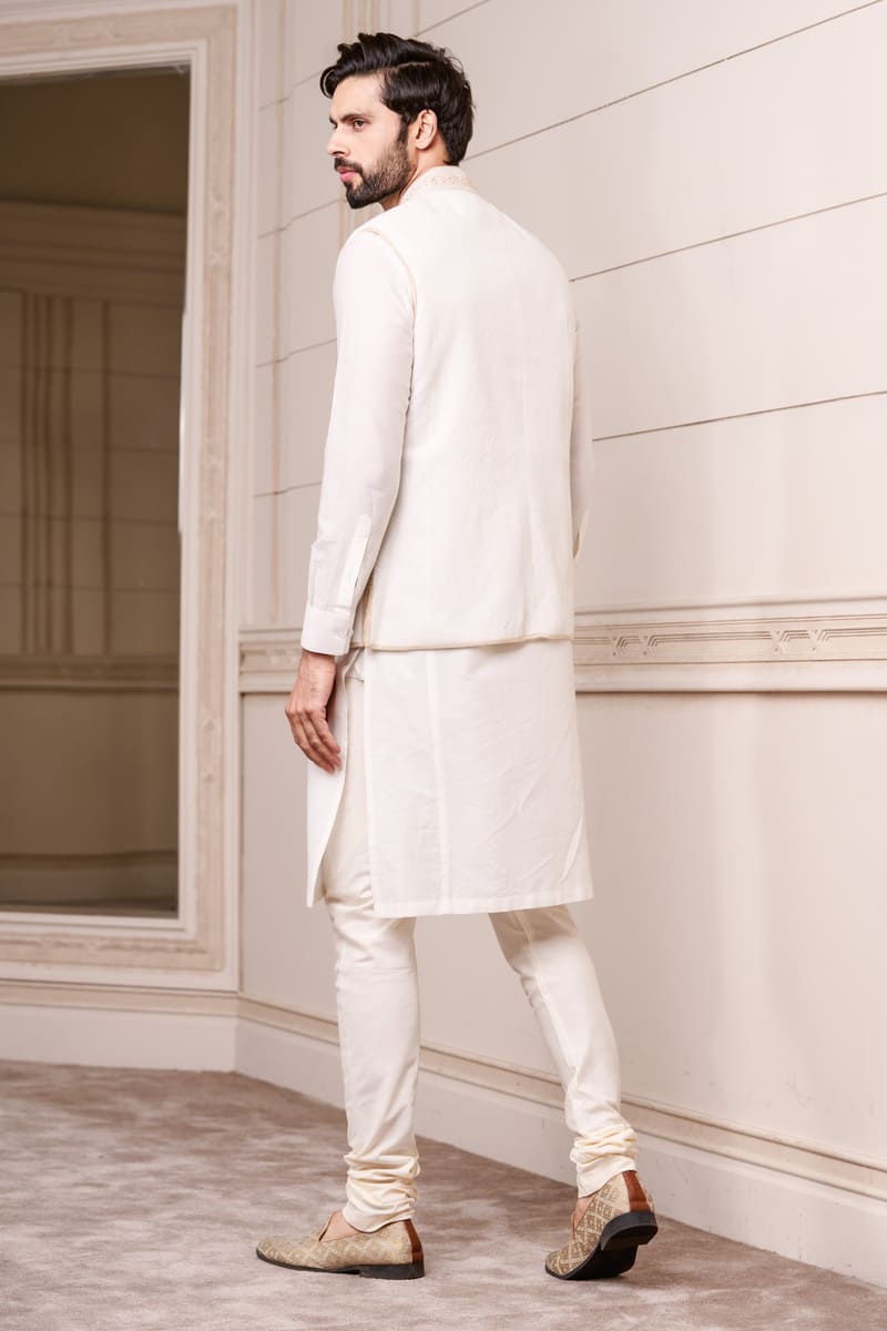 Classic Ivory Textured Bundi With Embroidered Collar