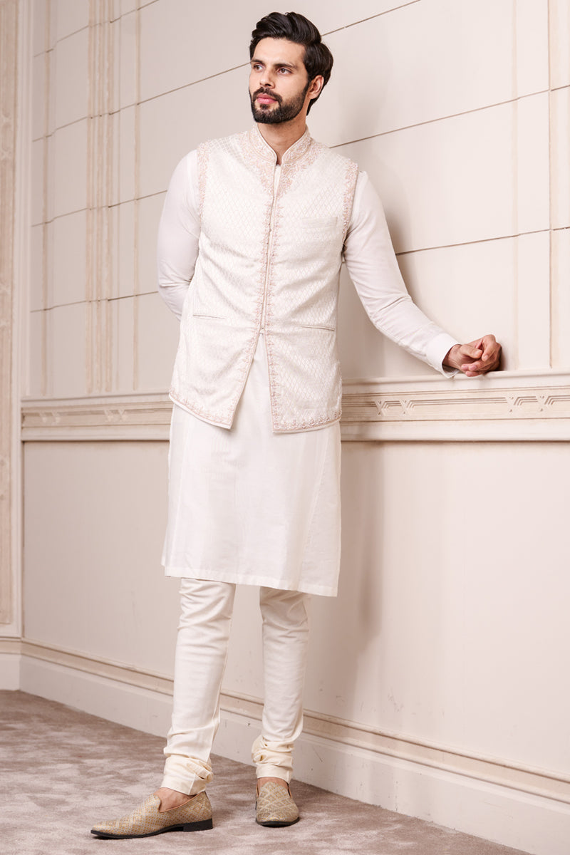 Ivory Jacquard Bundi With Pearl And Dori Embroidery