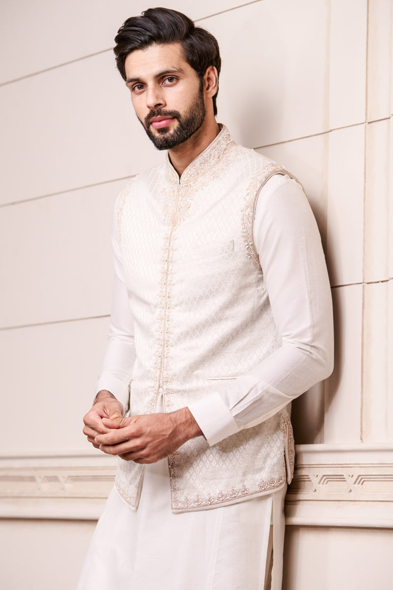 Ivory Jacquard Bundi With Pearl And Dori Embroidery