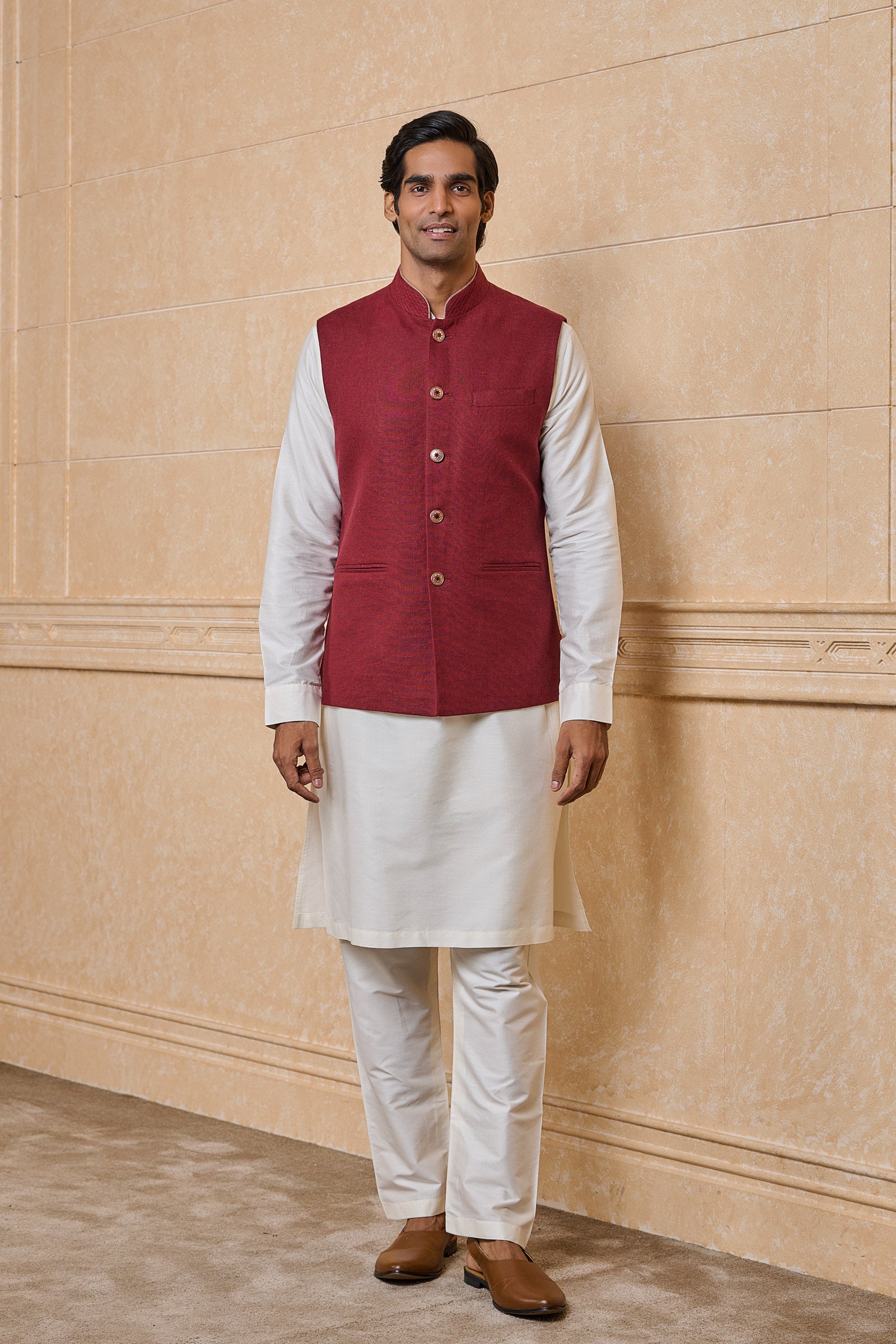 Maroon Linen Bundi with Collar Detailing