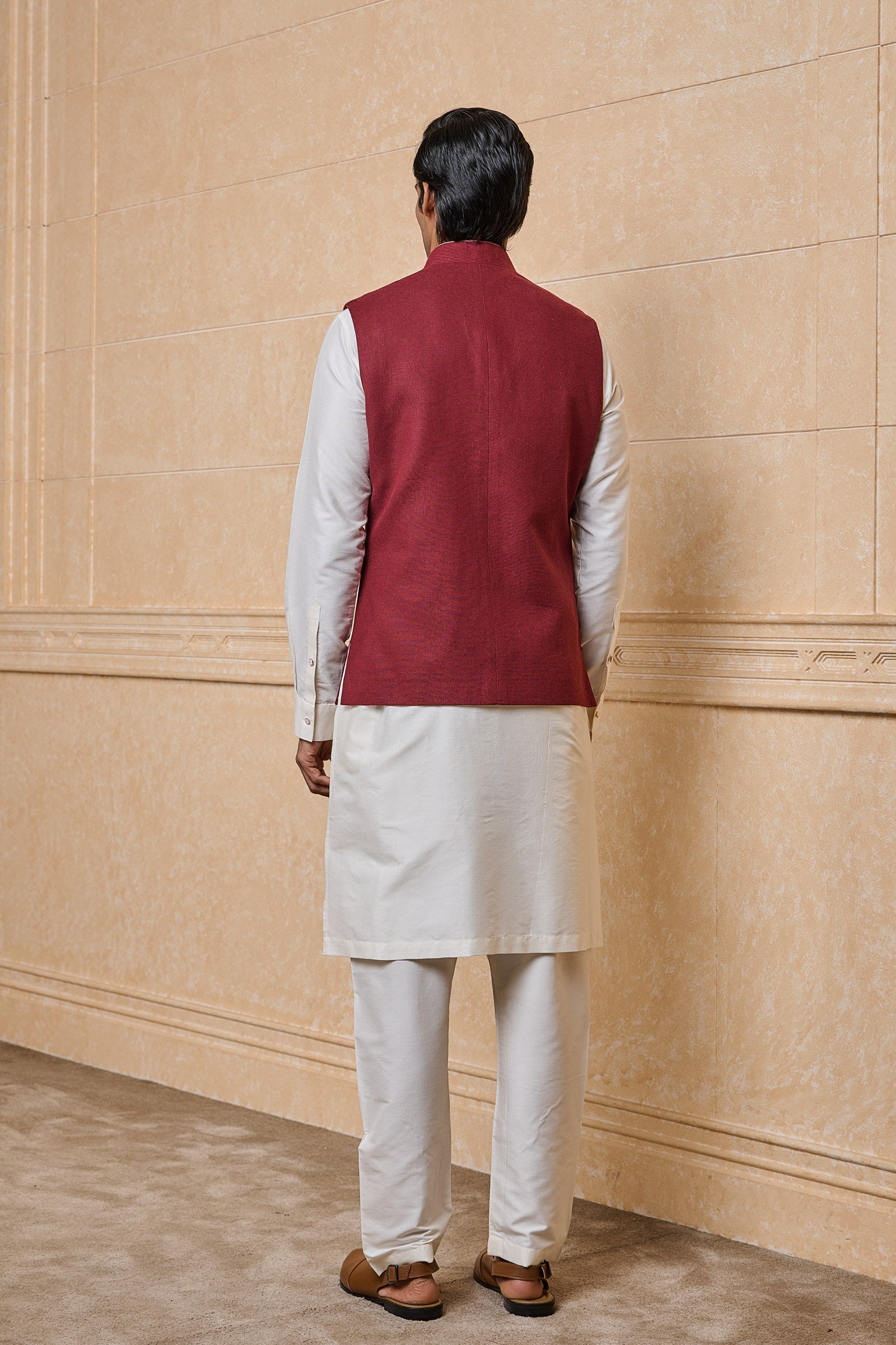 Maroon Linen Bundi with Collar Detailing