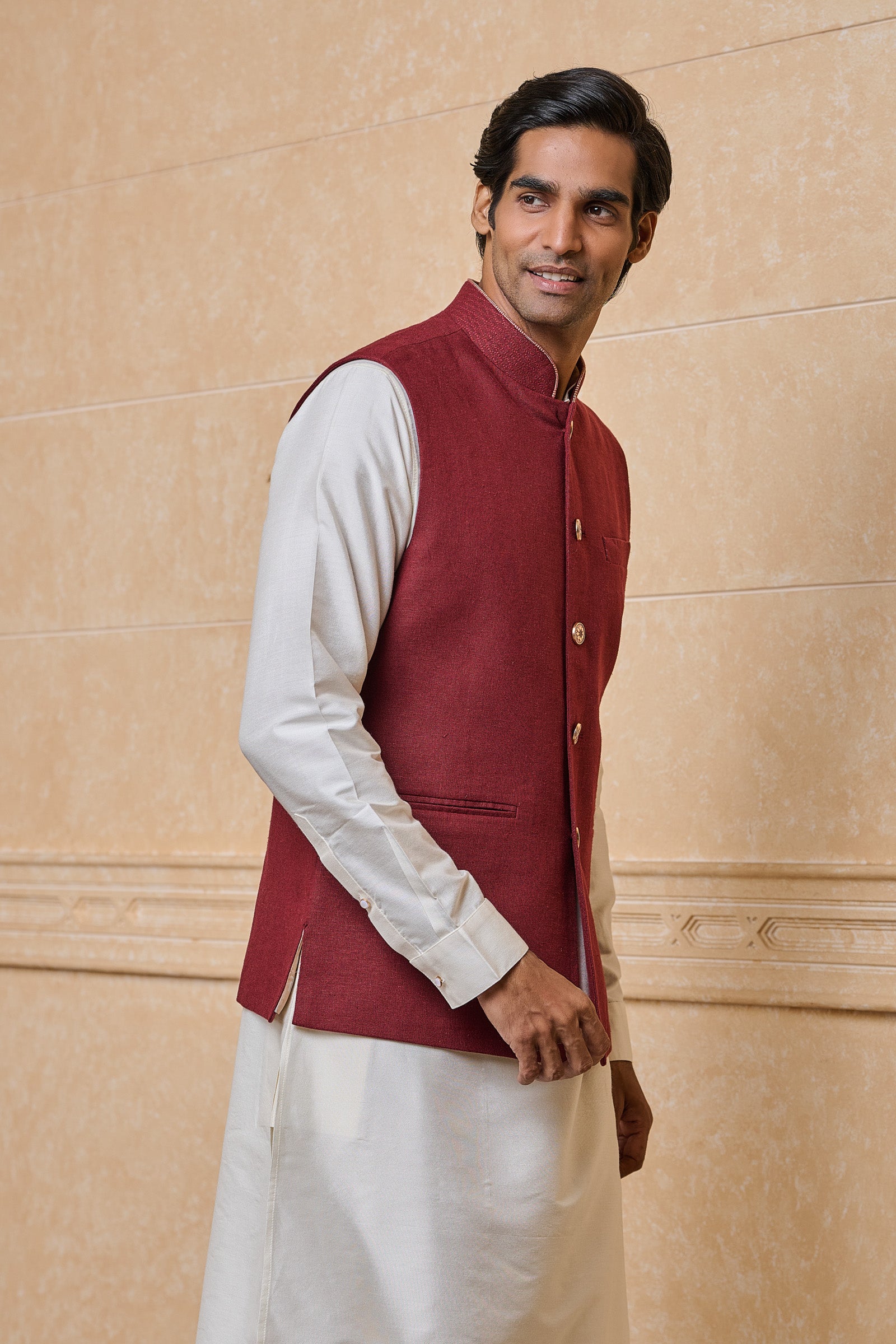 Maroon Linen Bundi with Collar Detailing