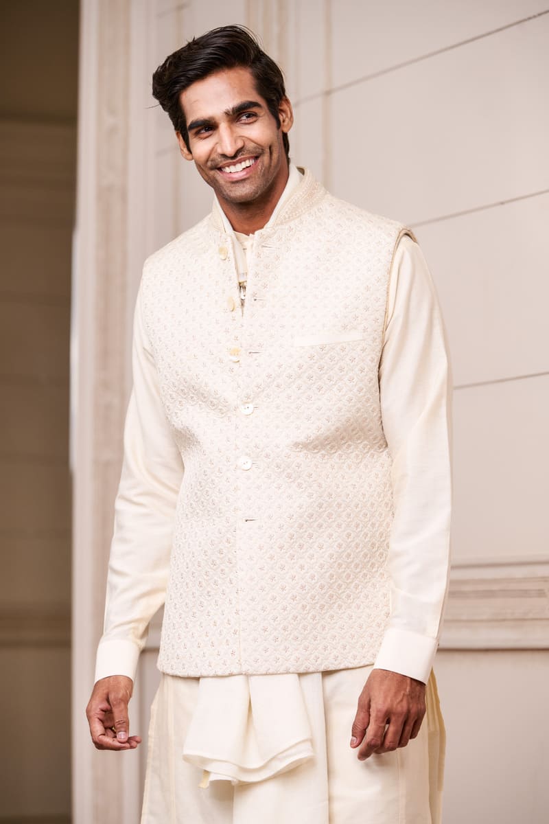 Ivory All Over Quilted Bundi With Embroidered Collar