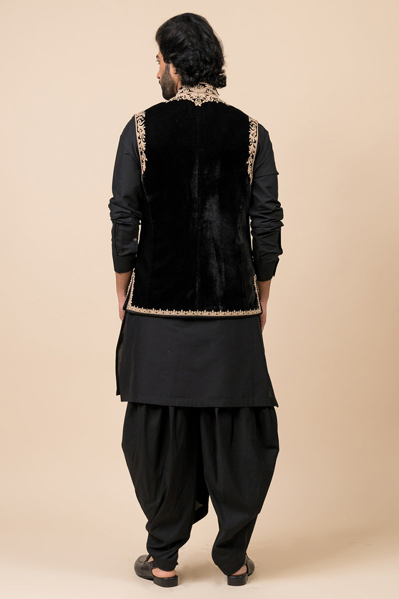 Black Velvet Bundi With Pearl and Dori Embroidery