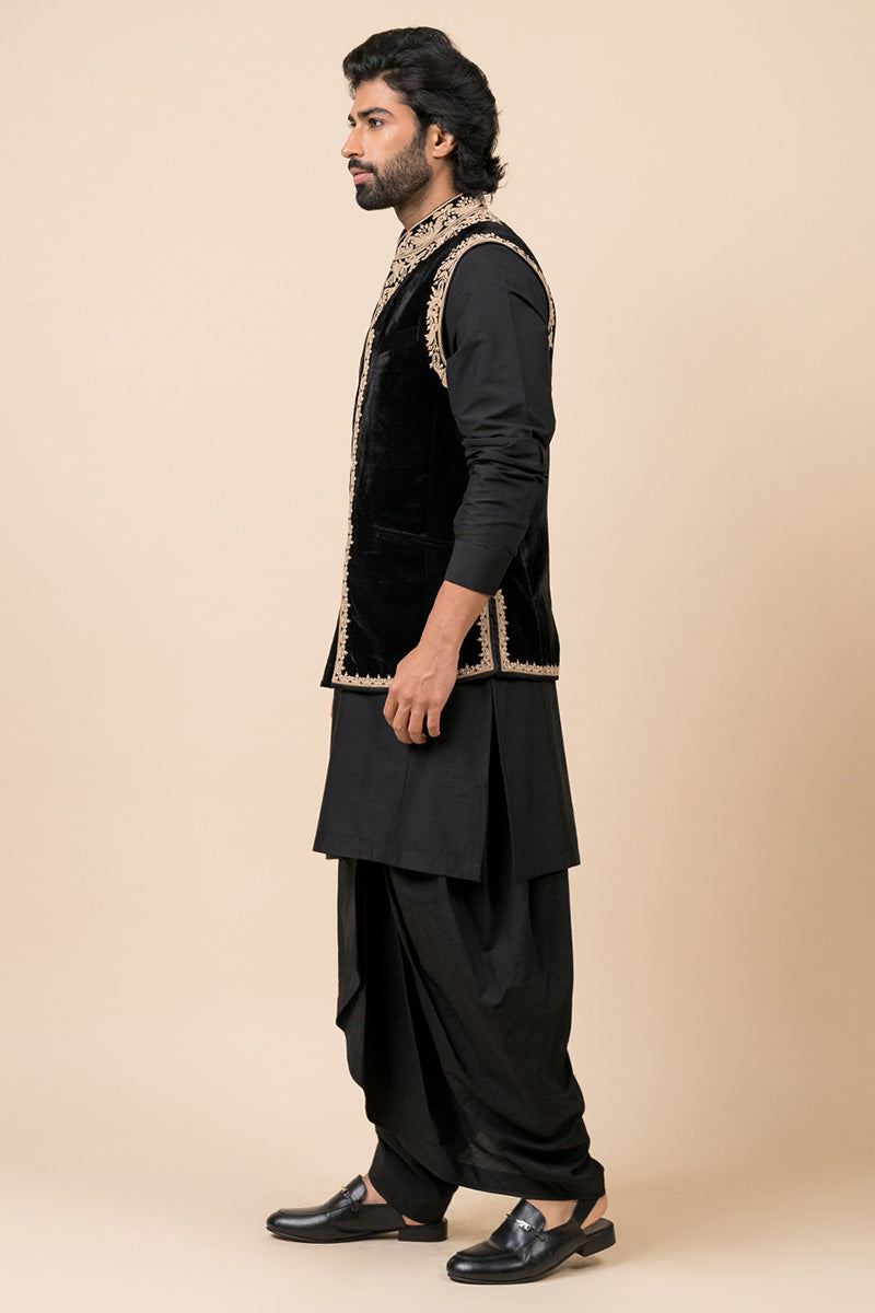 Black Velvet Bundi With Pearl and Dori Embroidery