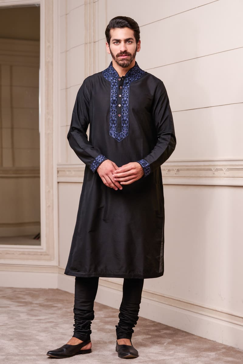 Black Kurta Set With Thread Embroidery On Collar