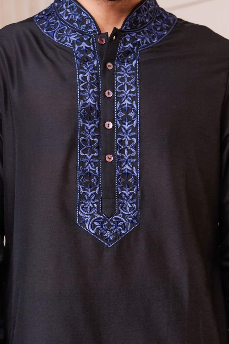 Black Kurta Set With Thread Embroidery On Collar