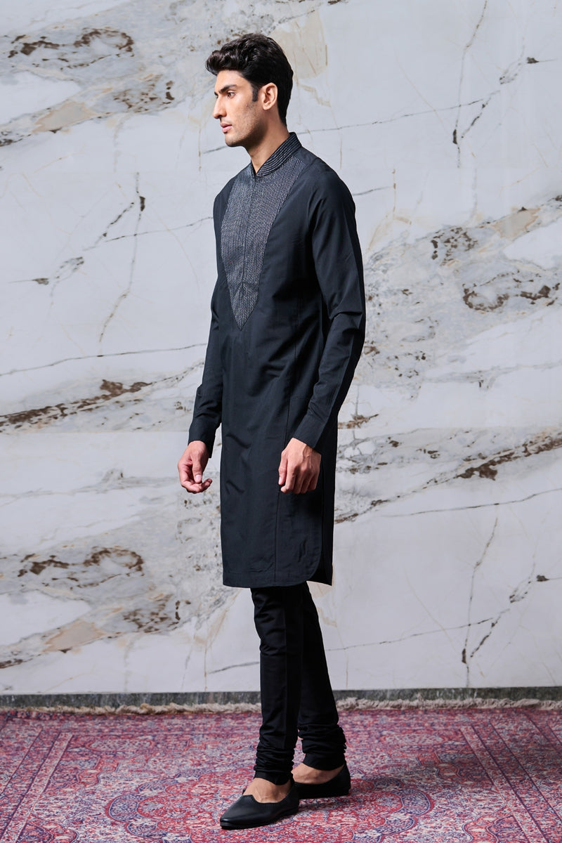 Black Kurta Set With Zari Texture Detailing