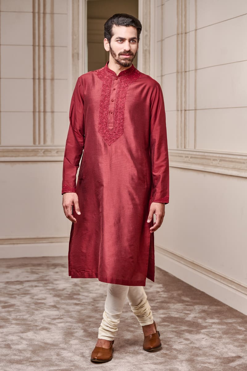 Maroon Kurta Set With Embroidered Neck And Sleeves