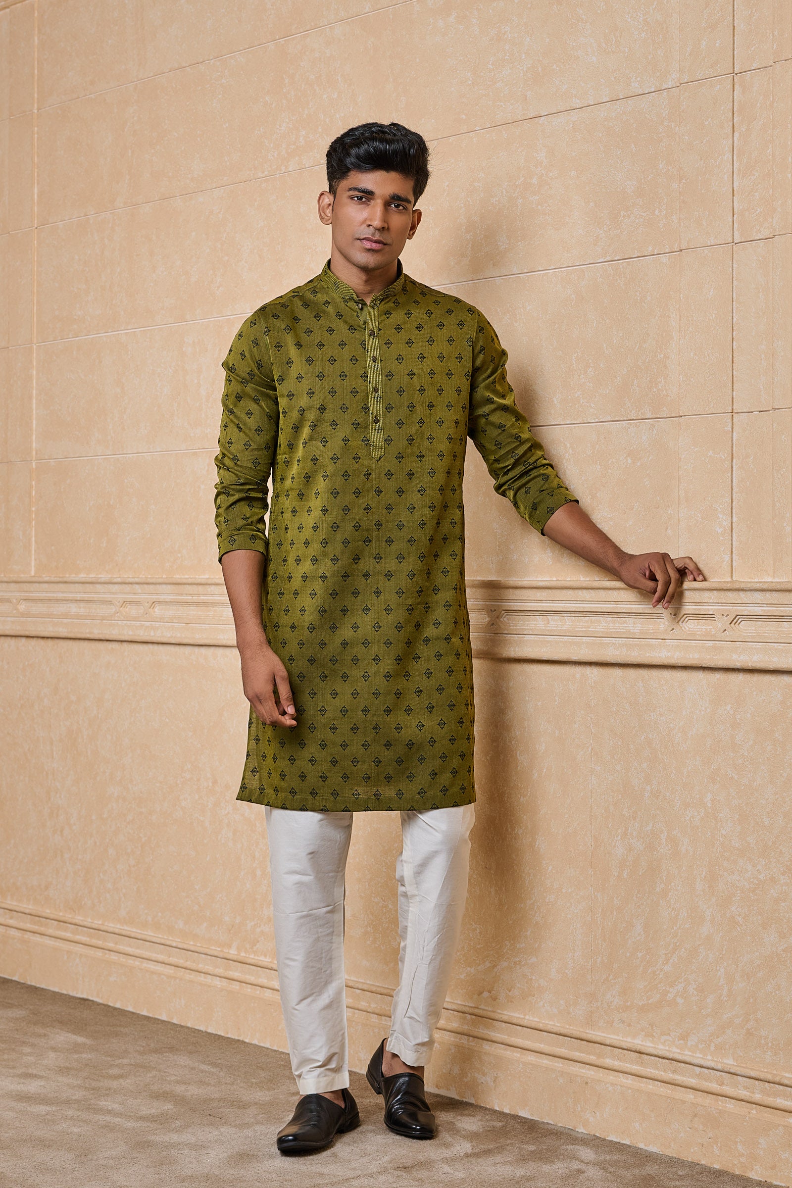 Green Jacquard Kurta Set With Top Stitch Detailing