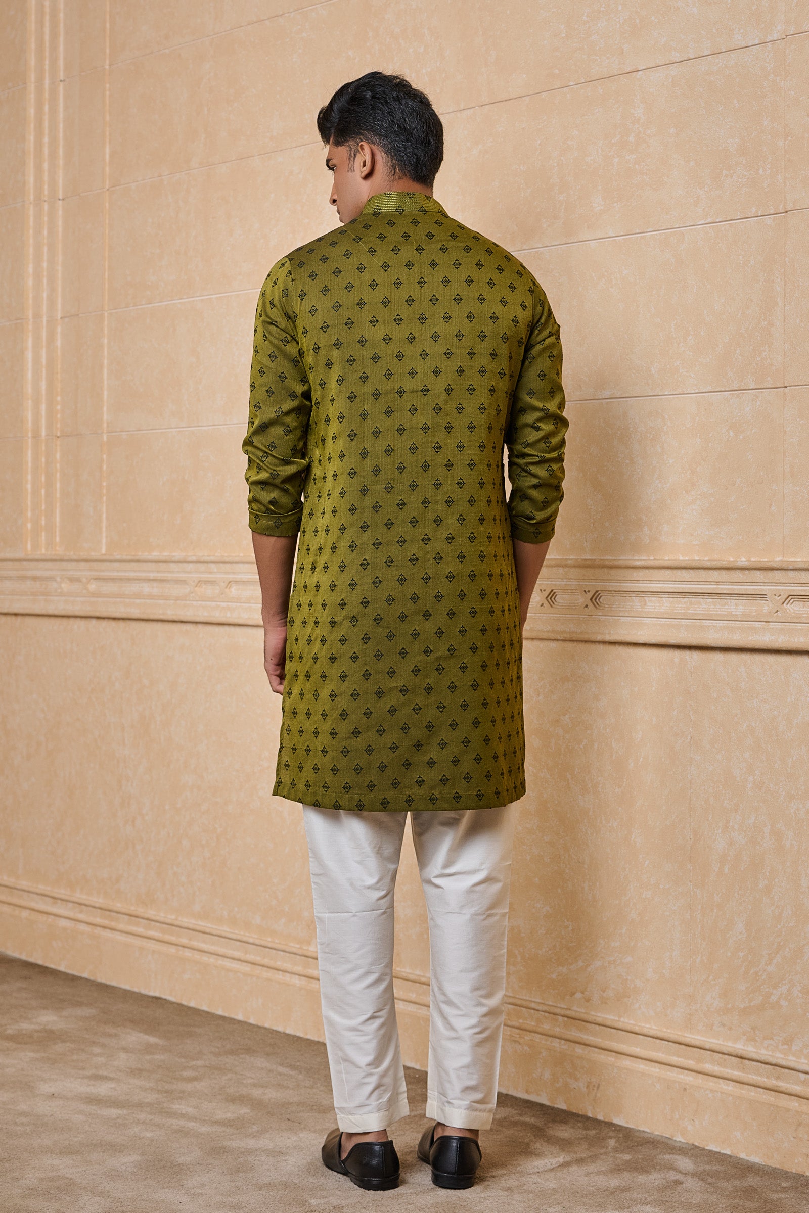 Green Jacquard Kurta Set With Top Stitch Detailing