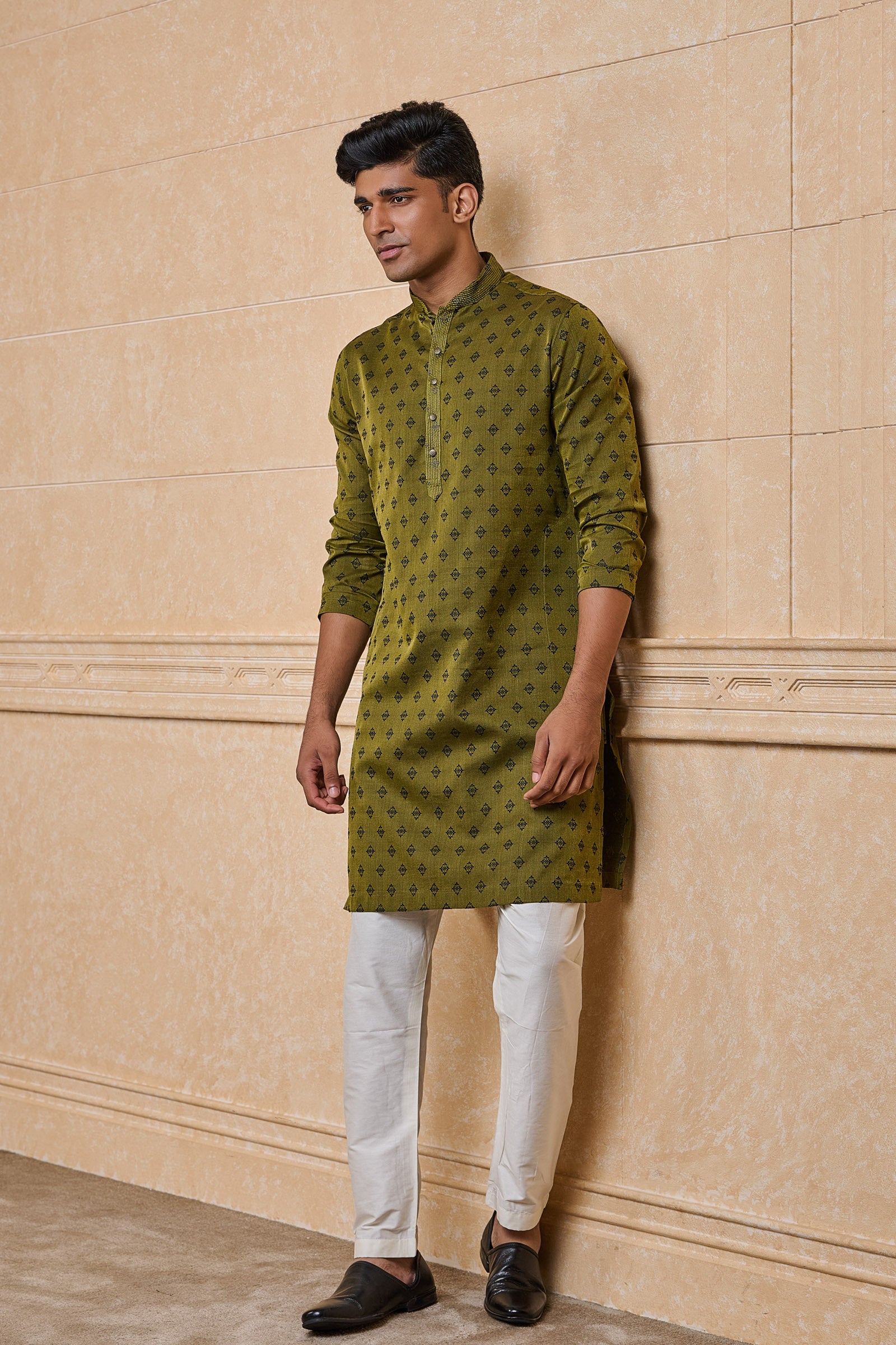 Green Jacquard Kurta Set With Top Stitch Detailing