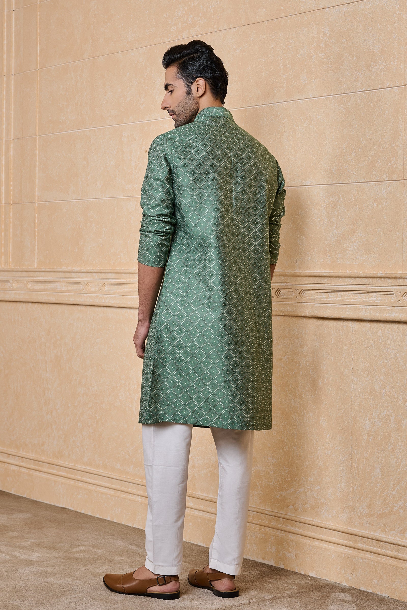 Green Jacquard Kurta Set With Top Stitch Detailing