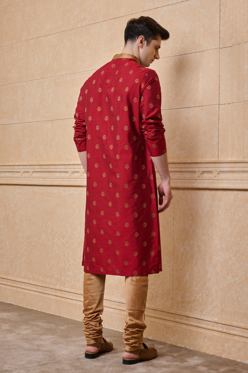 Red Kurta Set With Embroidery Highlights