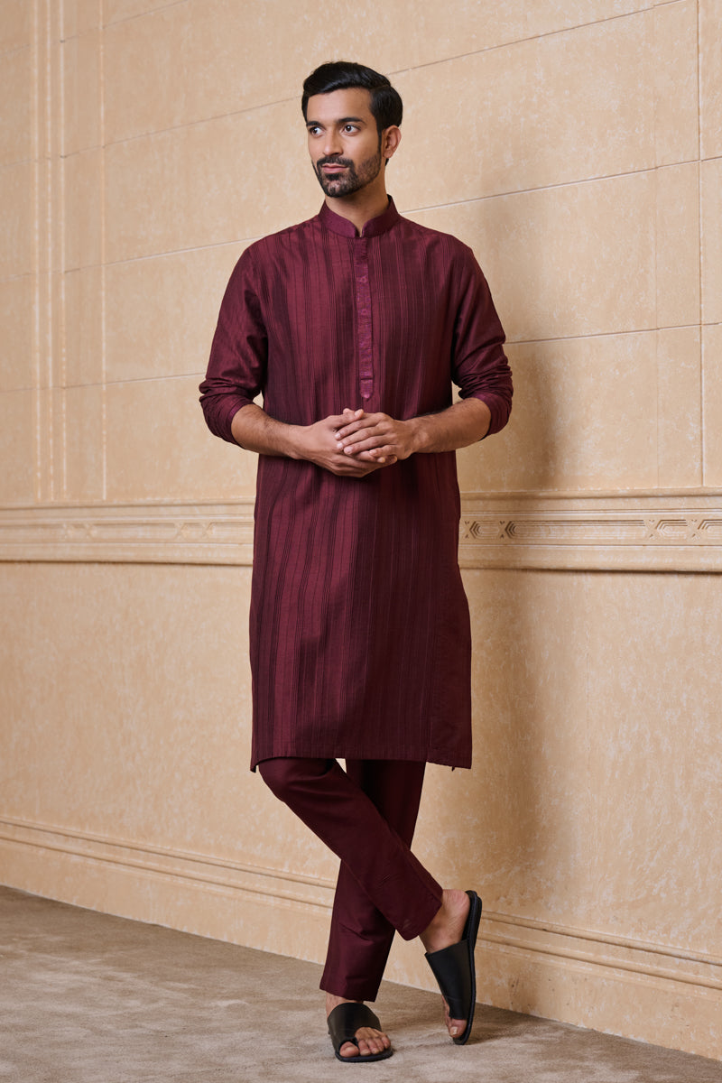 Wine Kurta Set With Textured Detailing