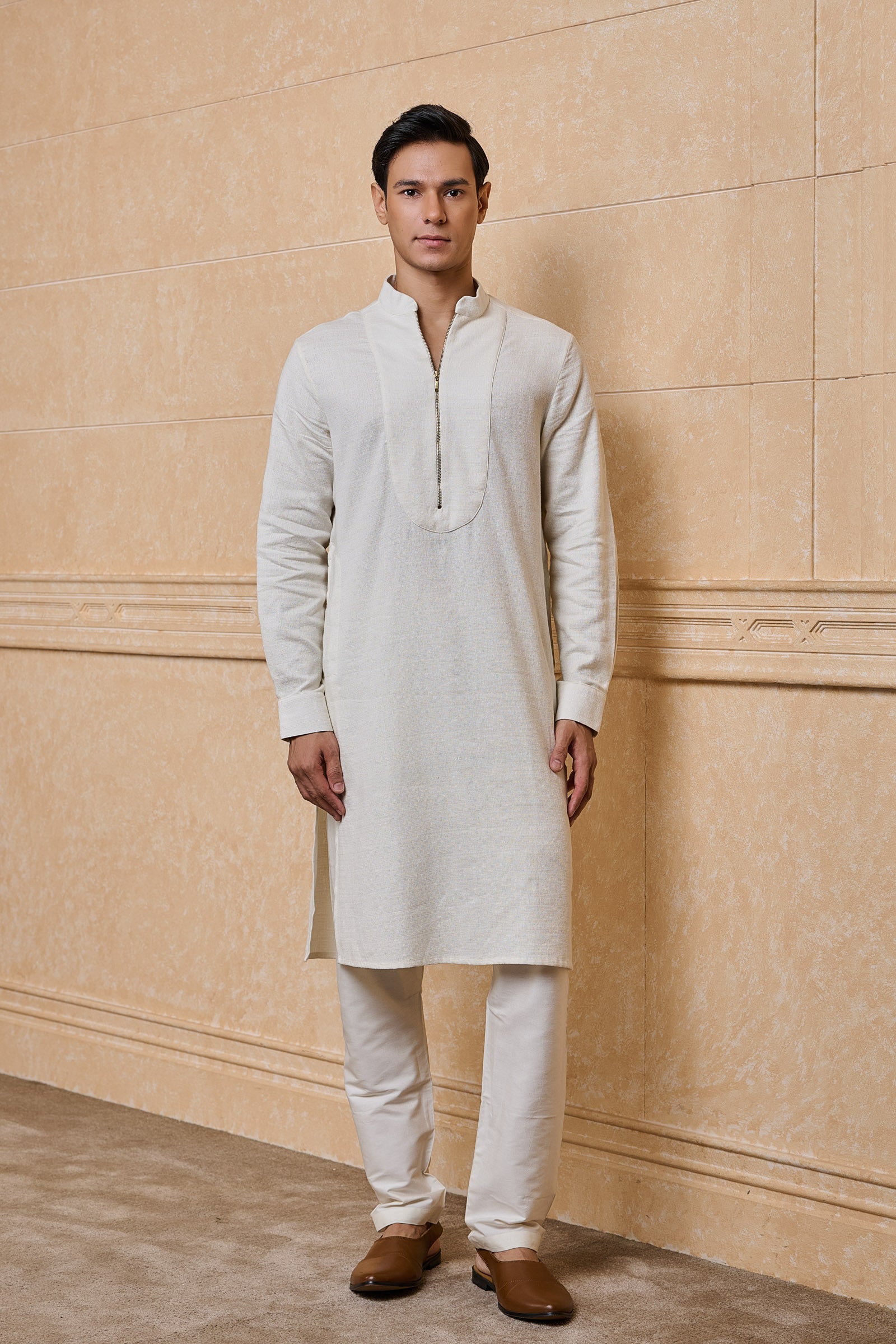 Ivory Stylised Kurta With Zipper Detailing