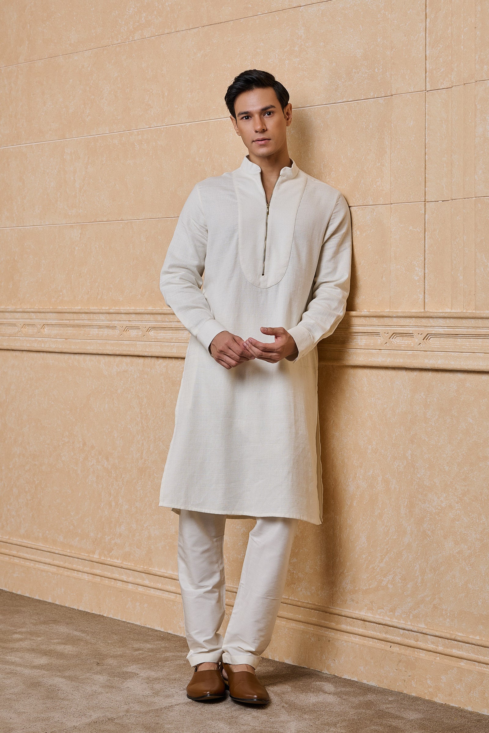 Ivory Stylised Kurta With Zipper Detailing