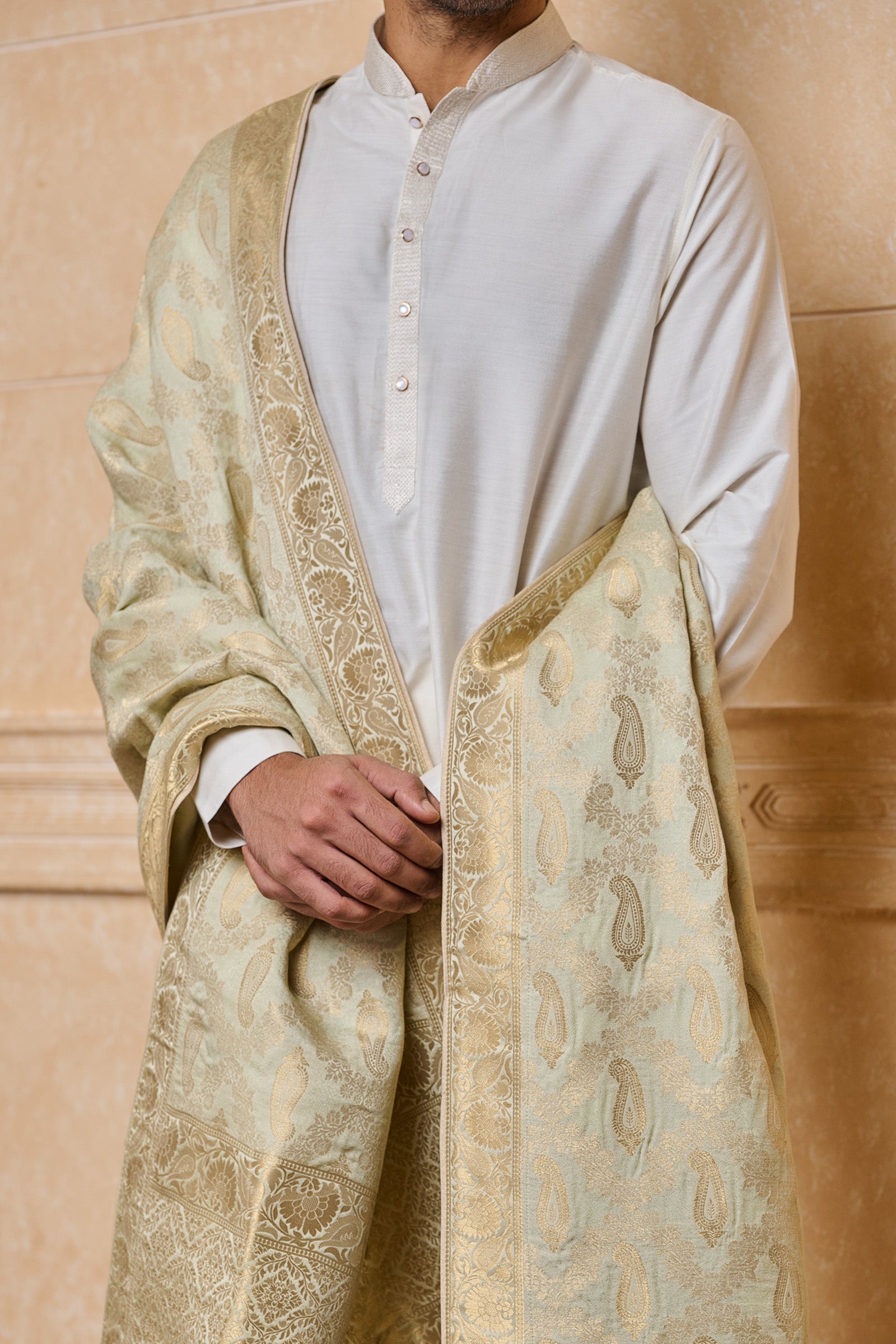 Light Green Woven Jacquard Stole In Paisely Motifs