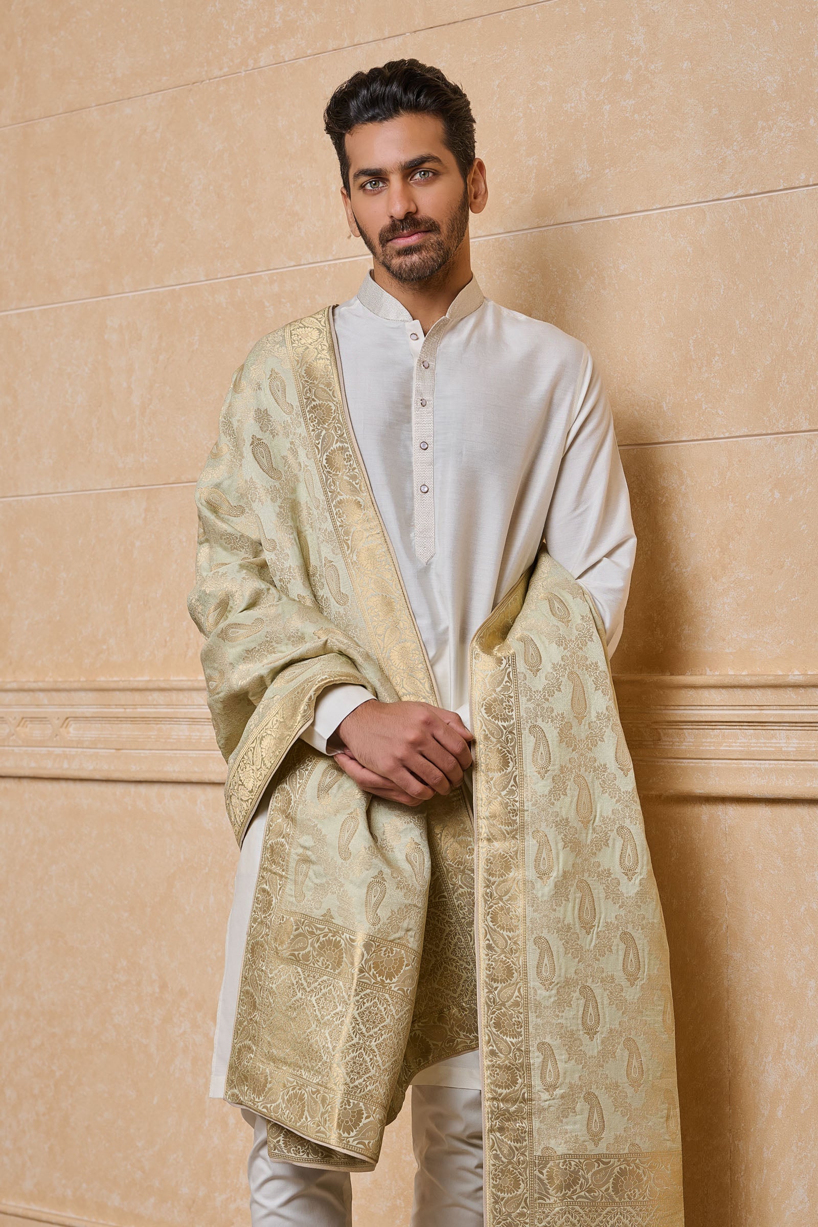 Light Green Woven Jacquard Stole In Paisely Motifs