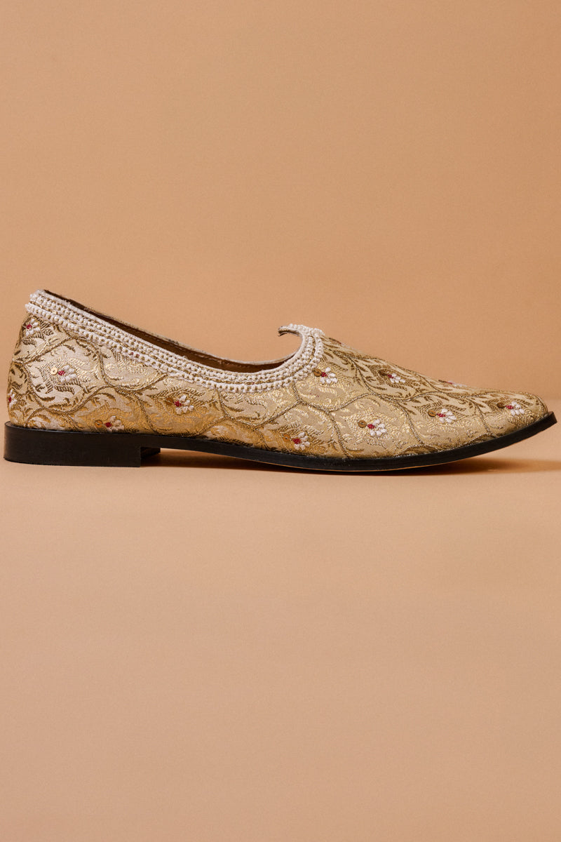 Ivory Brocade Embroidered Mojari