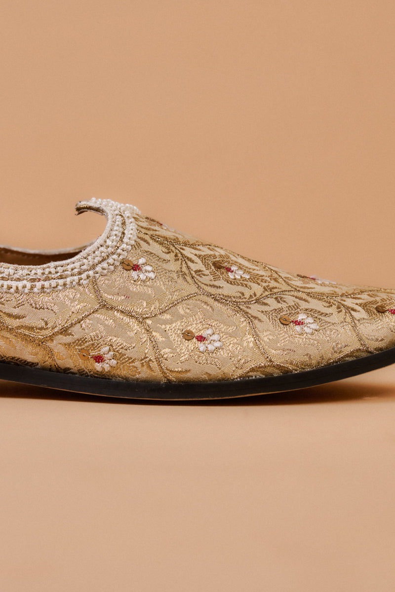 Ivory Brocade Embroidered Mojari