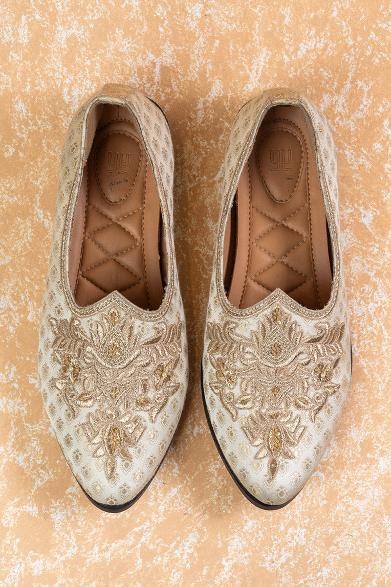 Ivory Brocade Embroidered Mojari