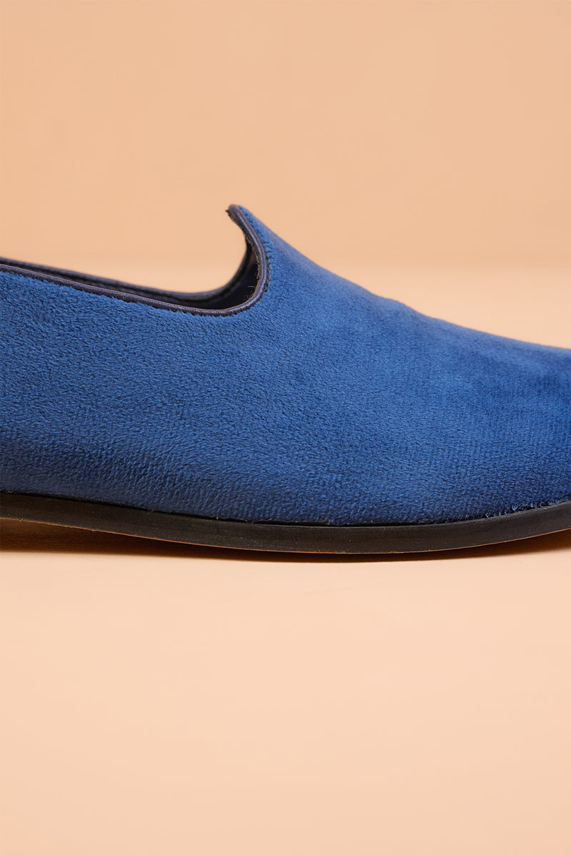 Medium Blue Velvet Mojari