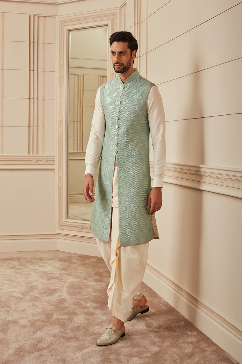 Sleveless Quilted Sherwani In Brocade