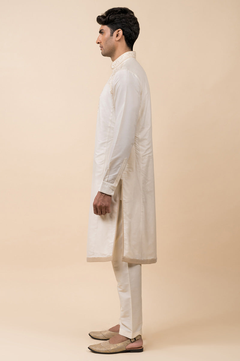 Kurta Set With Embroidery Details